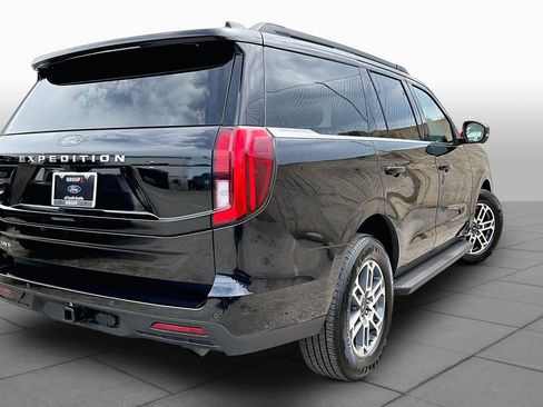 Used 2025 Ford Expedition Active RWD image 13
