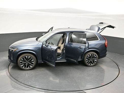 New 2026 Volvo XC90 T8 Plus w/ Protection Package Premier image 27