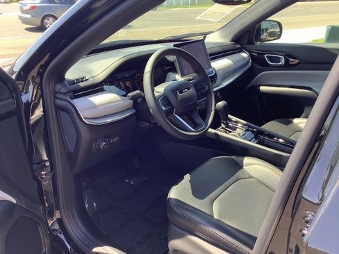 Used 2024 Jeep Compass Limited image 7