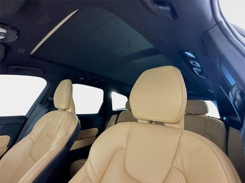 Used 2023 Volvo XC60 B6 Ultimate w/ Protection Package Premier AWD/4WD image 15