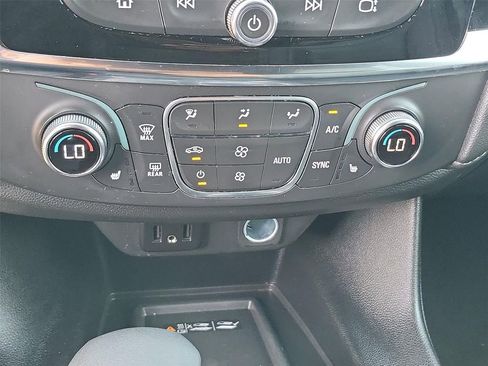 Certified 2023 Chevrolet Traverse LT FWD image 34