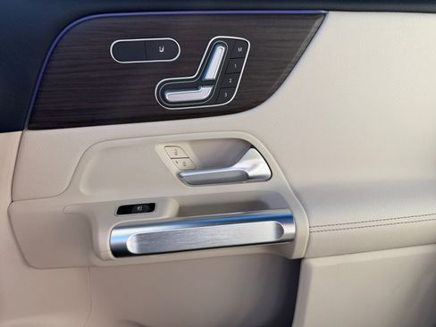 New 2026 Mercedes-Benz GLB 250 4MATIC image 16