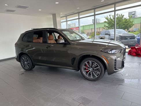 New 2026 BMW X5 xDrive40i w/ M Sport Package AWD/4WD image 1