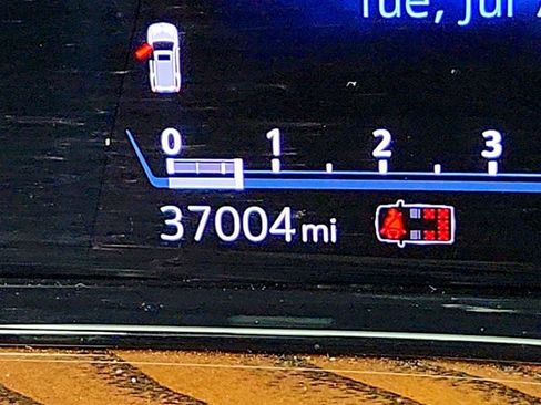 Used 2023 Cadillac Escalade Sport Platinum w/ LPO, ONYX Package AWD/4WD image 15