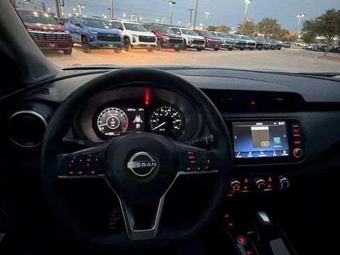 Used 2024 Nissan Kicks SV image 11