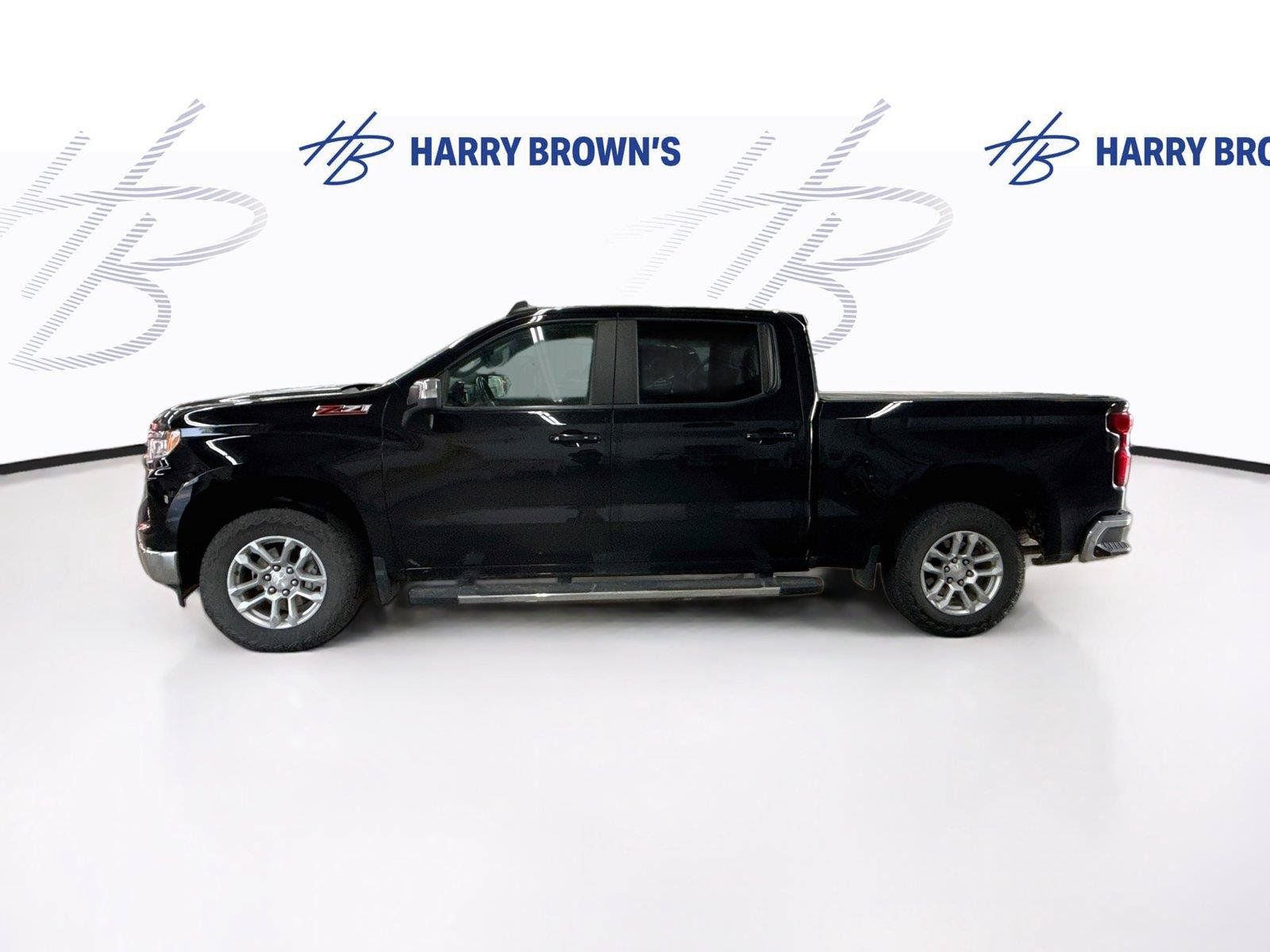 Used 2023 Chevrolet Silverado 1500 LT w/ Z71 Off-Road Package AWD/4WD image 8