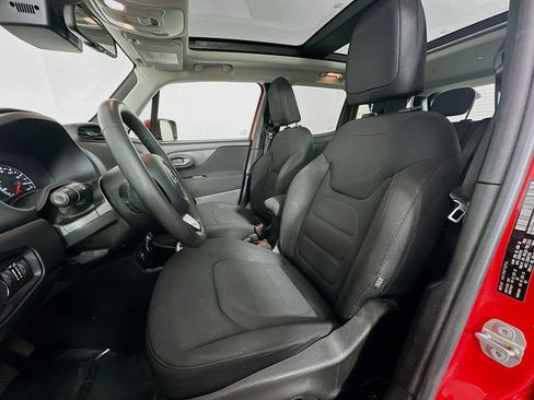 Used 2019 Jeep Renegade Latitude w/ Popular Equipment Group image 20