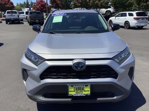 Used 2022 Toyota RAV4 LE AWD/4WD image 4
