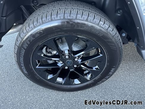 Used 2025 Jeep Wrangler Sahara image 22