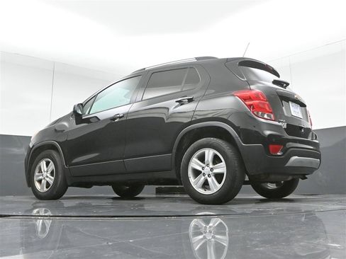 Used 2021 Chevrolet Trax LT w/ Driver Confidence Package FWD image 23