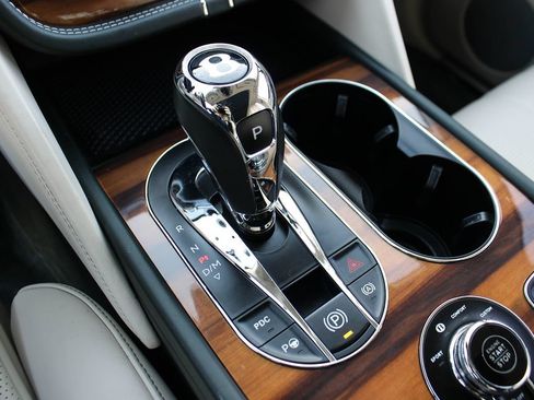 Used 2019 Bentley Bentayga AWD/4WD image 37