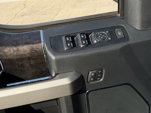 Used 2022 Ford F250 Lariat w/ Black Appearance Package image 15