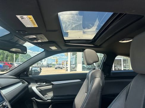 Used 2018 Honda Civic Touring image 21