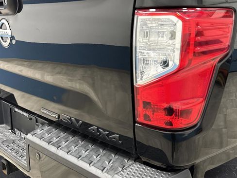 Used 2018 Nissan Titan SV w/ SV Convenience Package AWD/4WD image 32