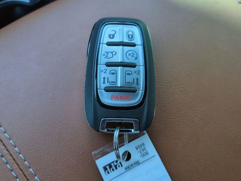 New 2026 Chrysler Pacifica Pinnacle image 31