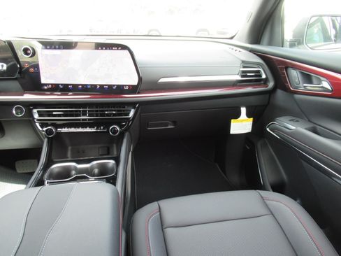 New 2026 Chevrolet Traverse Z71 w/ Enhanced Driving Package AWD/4WD image 14