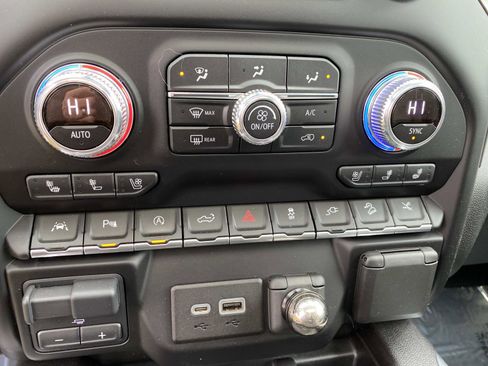 Used 2019 GMC Sierra 1500 Denali w/ Denali Ultimate Package AWD/4WD image 17