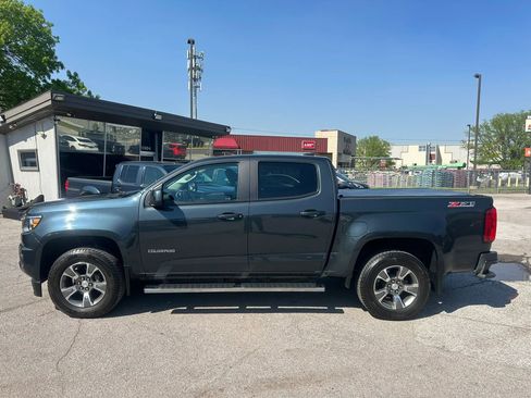 Used 2017 Chevrolet Colorado Z71 AWD/4WD image 2
