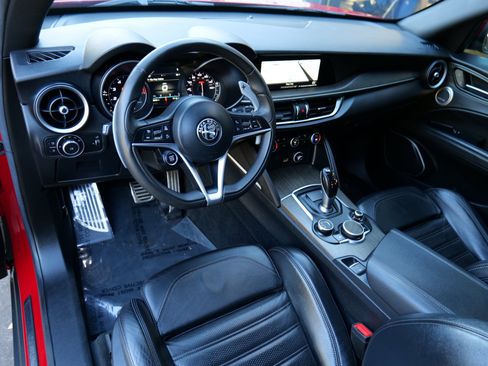 Used 2018 Alfa Romeo Stelvio Ti Sport image 14