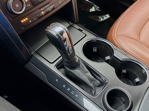 Used 2017 Ford Explorer XLT image 19