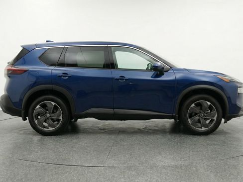 Used 2025 Nissan Rogue SV AWD/4WD image 11