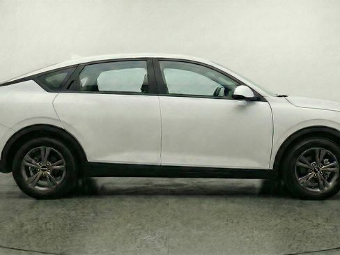 Used 2025 Kia K4 LXS image 11
