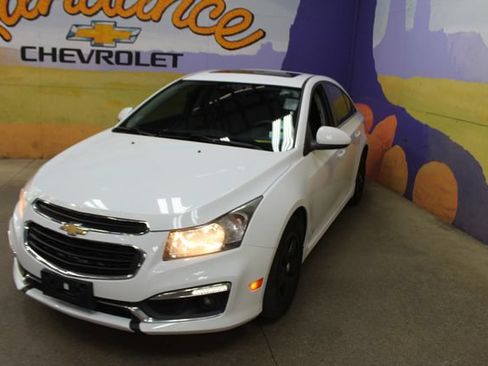 Used 2016 Chevrolet Cruze LT w/ Sun, Sound and Sport Package FWD image 4