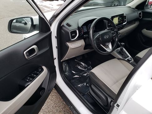 Used 2020 Hyundai Venue SEL w/ Convenience + Premium Package image 9