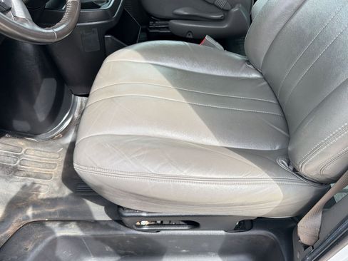 Used 2022 Chevrolet Express 3500 Extended w/ Driver Convenience Package image 13