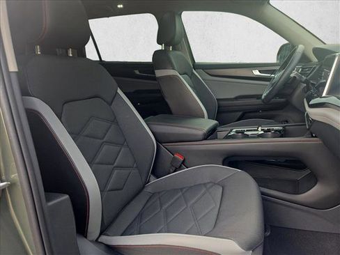 Used 2024 Volkswagen Atlas Peak Edition SE image 21