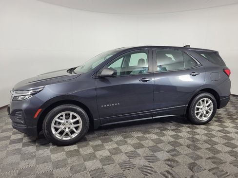 Used 2022 Chevrolet Equinox LS FWD image 2