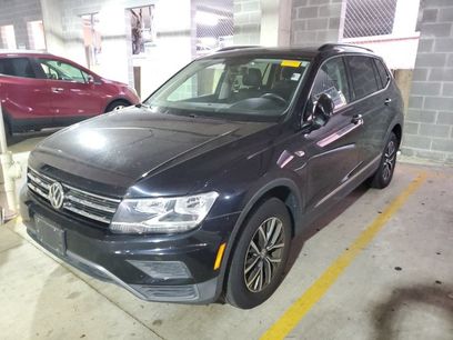 Used 2018 Volkswagen Tiguan SE w/ Panoramic Sunroof Package