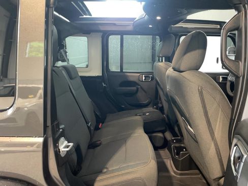 Used 2025 Jeep Wrangler Unlimited Sport AWD/4WD image 22
