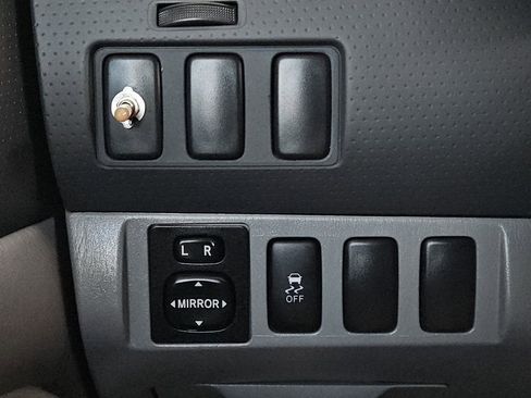 Used 2014 Toyota Tacoma PreRunner w/ Convenience Package RWD image 16