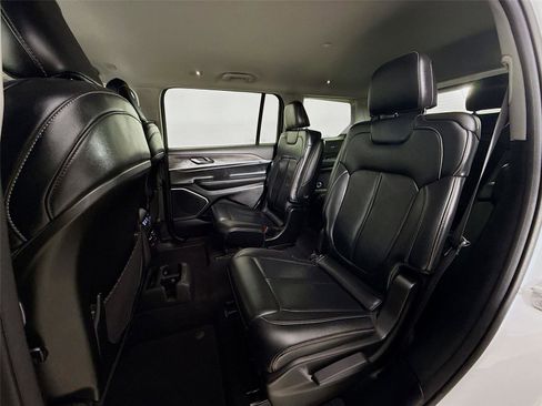 Used 2022 Jeep Grand Cherokee L Limited image 23