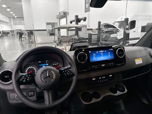 Used 2026 Mercedes-Benz Sprinter 2500 image 23