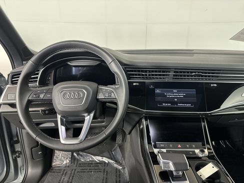 Certified 2025 Audi Q7 2.0T Premium Plus image 3