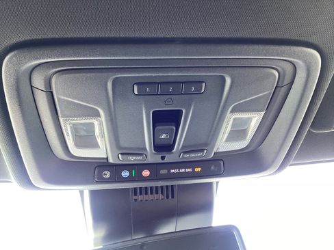 Used 2022 GMC Sierra 1500 AT4 w/ AT4 Preferred Package AWD/4WD image 19