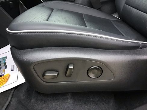 Used 2025 Buick Enclave Sport Touring image 34