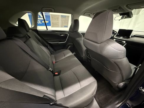 Used 2025 Toyota RAV4 XLE AWD/4WD image 6