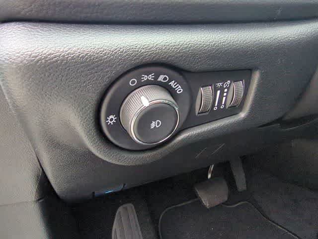 New 2026 Chrysler Pacifica Select FWD image 18