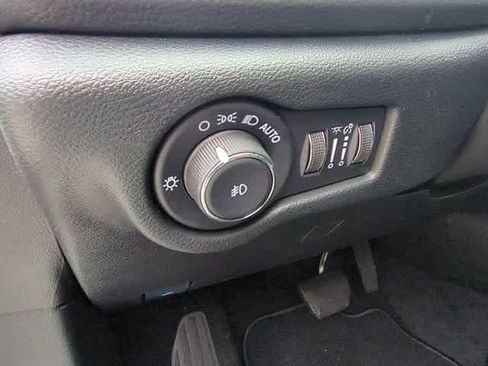 New 2026 Chrysler Pacifica Select image 18