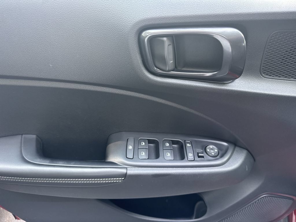 Used 2024 Hyundai Venue Limited FWD image 10