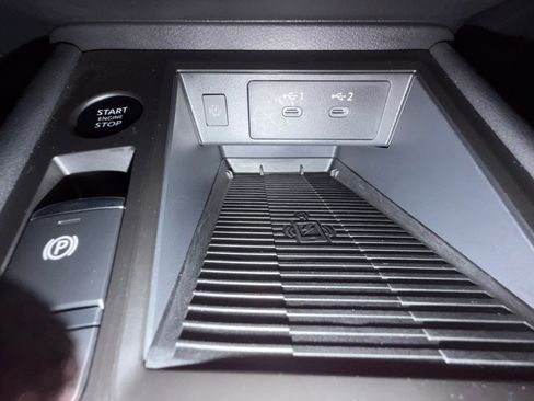 Used 2025 Nissan Kicks SR image 35