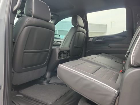 Used 2026 GMC Sierra 1500 AT4X w/ LPO, Black Badging Package AWD/4WD image 16