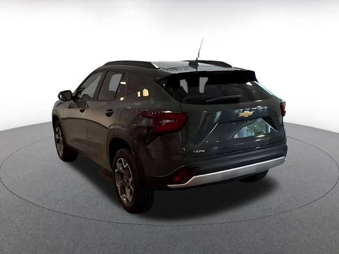 Used 2025 Chevrolet Trax LT FWD image 11