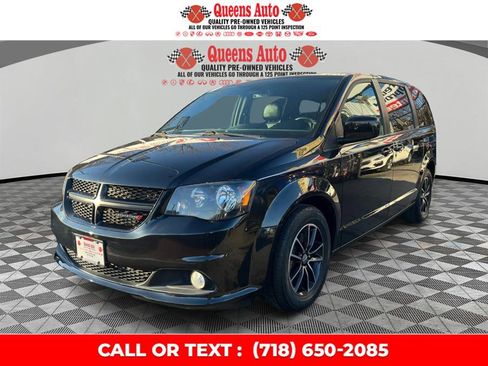 Used 2019 Dodge Grand Caravan GT image 2