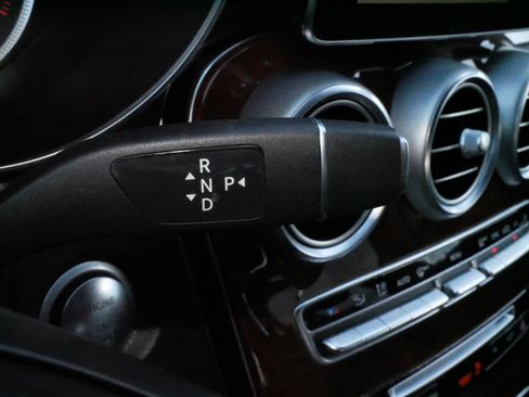 Used 2017 Mercedes-Benz GLC 300 4MATIC image 25