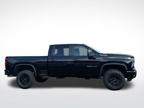 New 2026 Chevrolet Silverado 2500 ZR2 AWD/4WD image 2