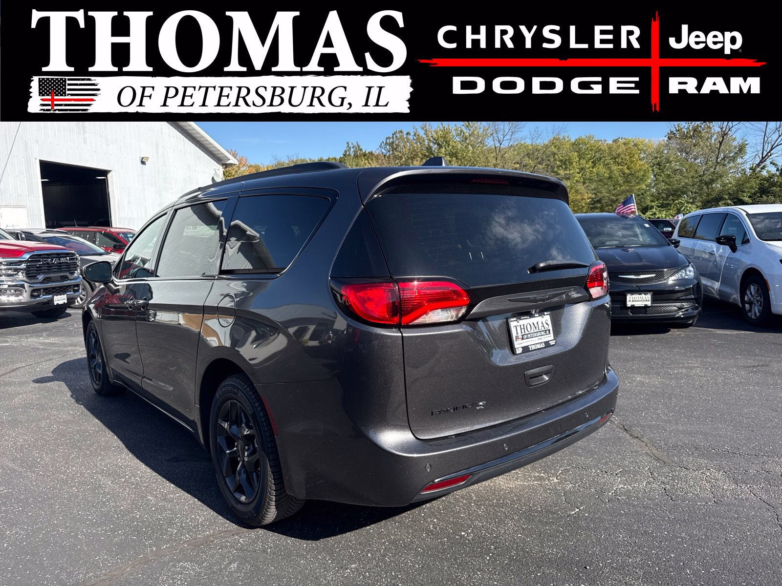 Used 2020 Chrysler Pacifica Touring-L Plus w/ S Appearance Package FWD image 5